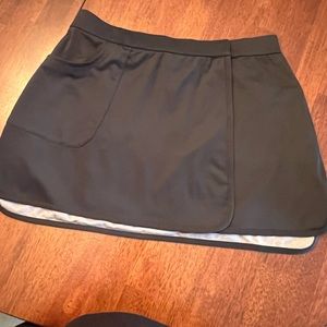 TAIL Reversible Tennis or Golf Skirt/included 2 shorts (black & white)